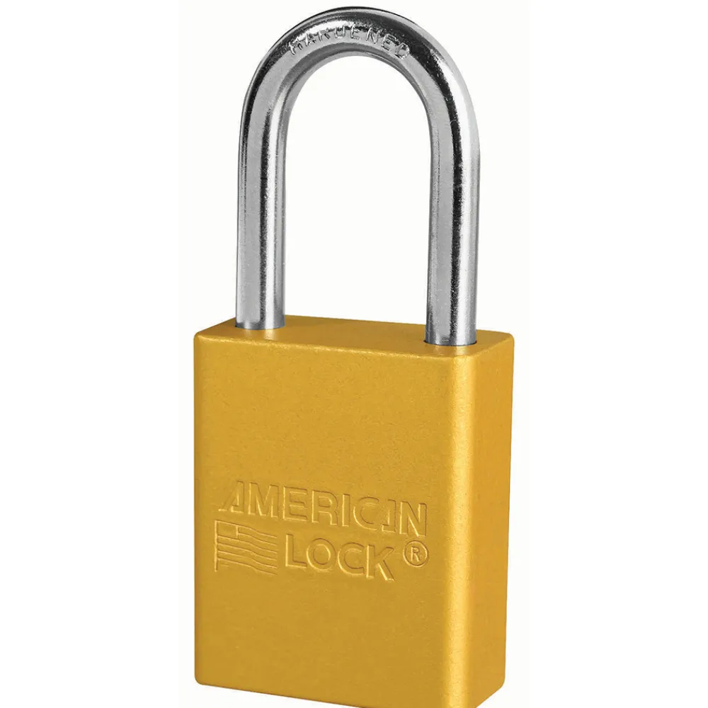Outlet Master Lock Solid Body Padlock